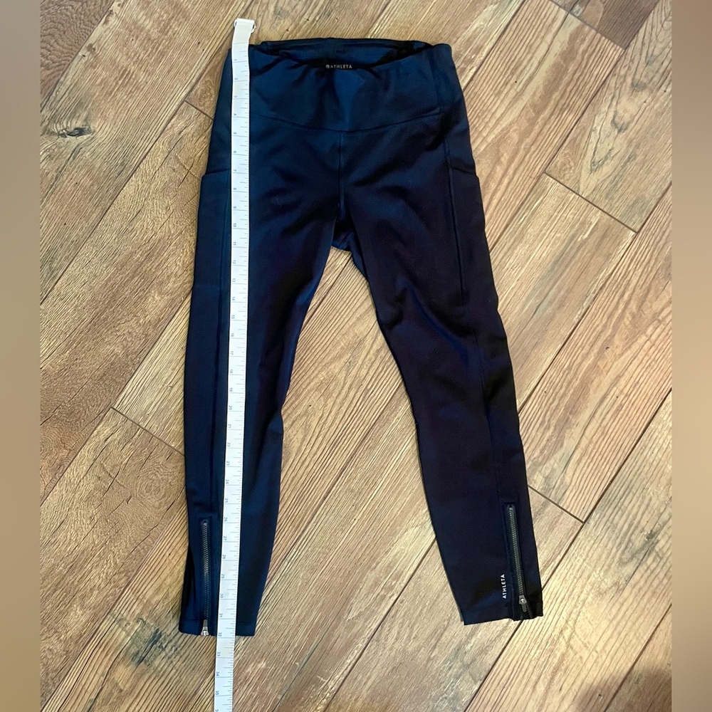 Athleta Women’s Ultimate Run 7/8 Tight, size Medium, Black